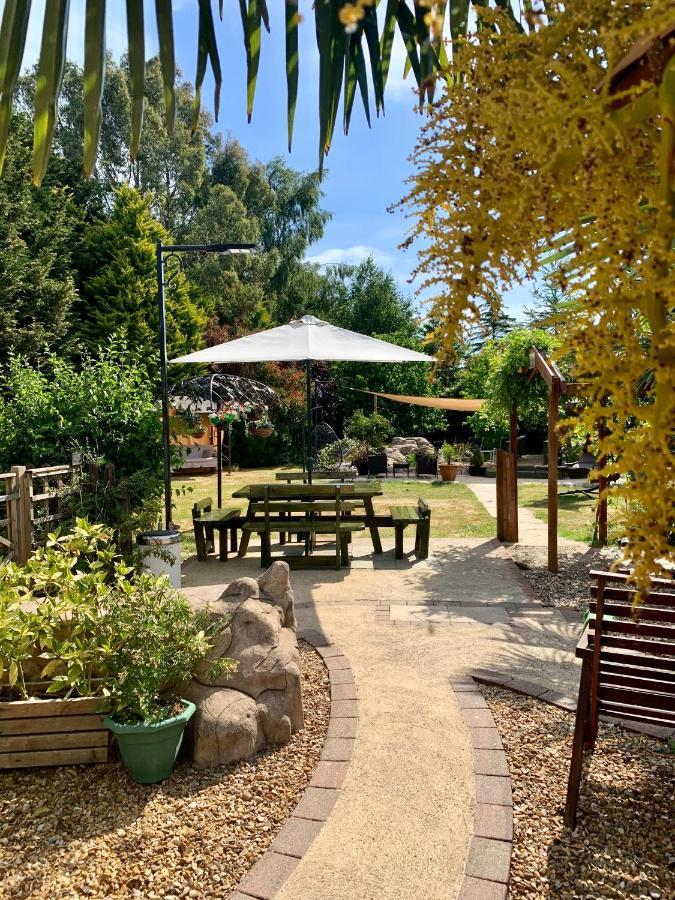 Woodpaddock 4* March